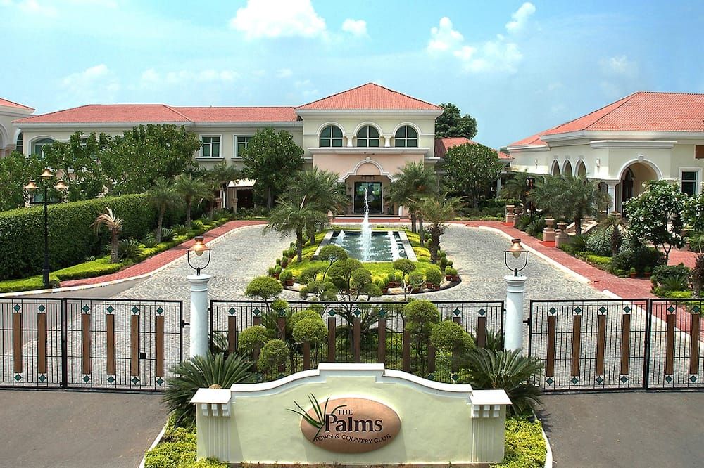 THE PALMS TOWN & COUNTRY CLUB